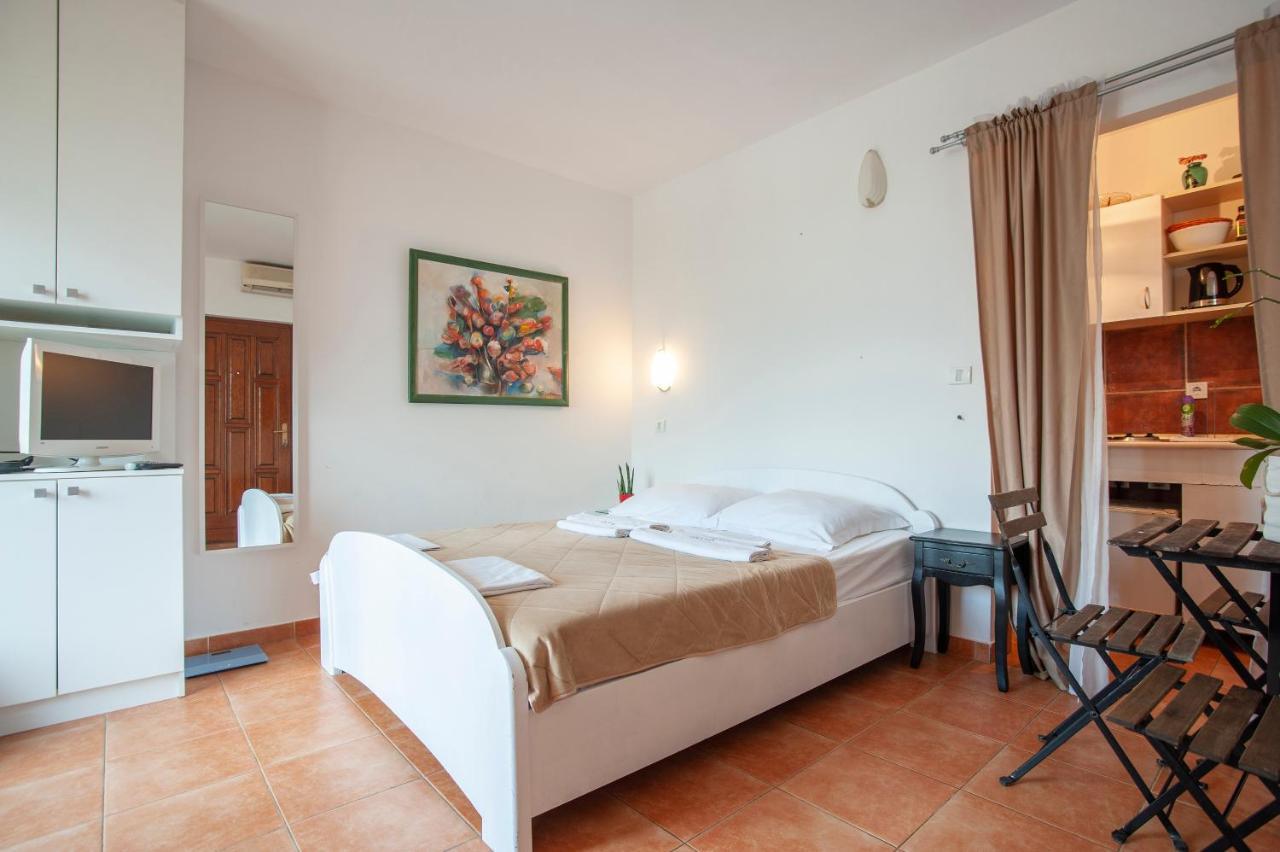 Guest house And Teona