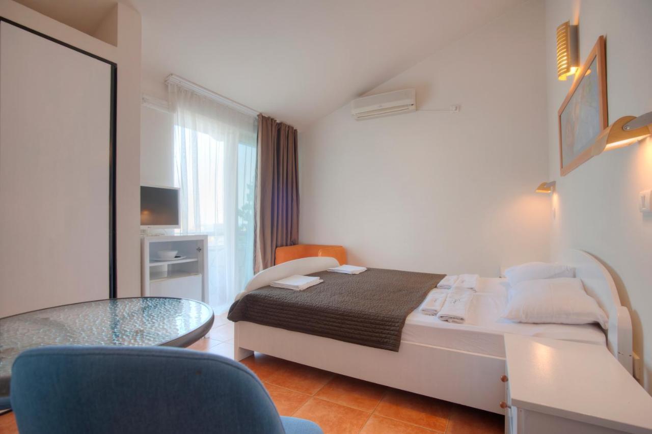 And Teona Guest house