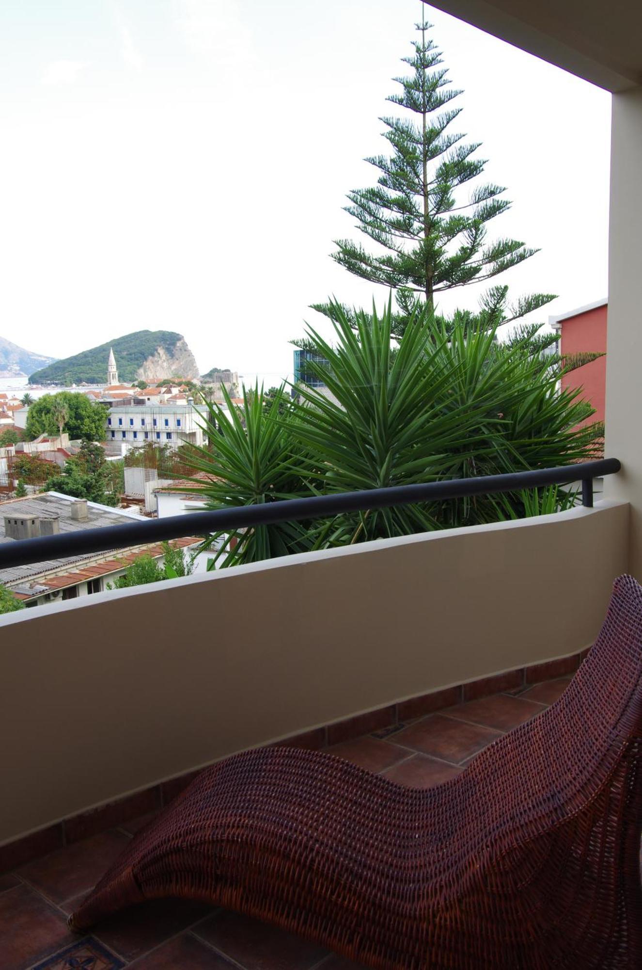 And Teona Guest house