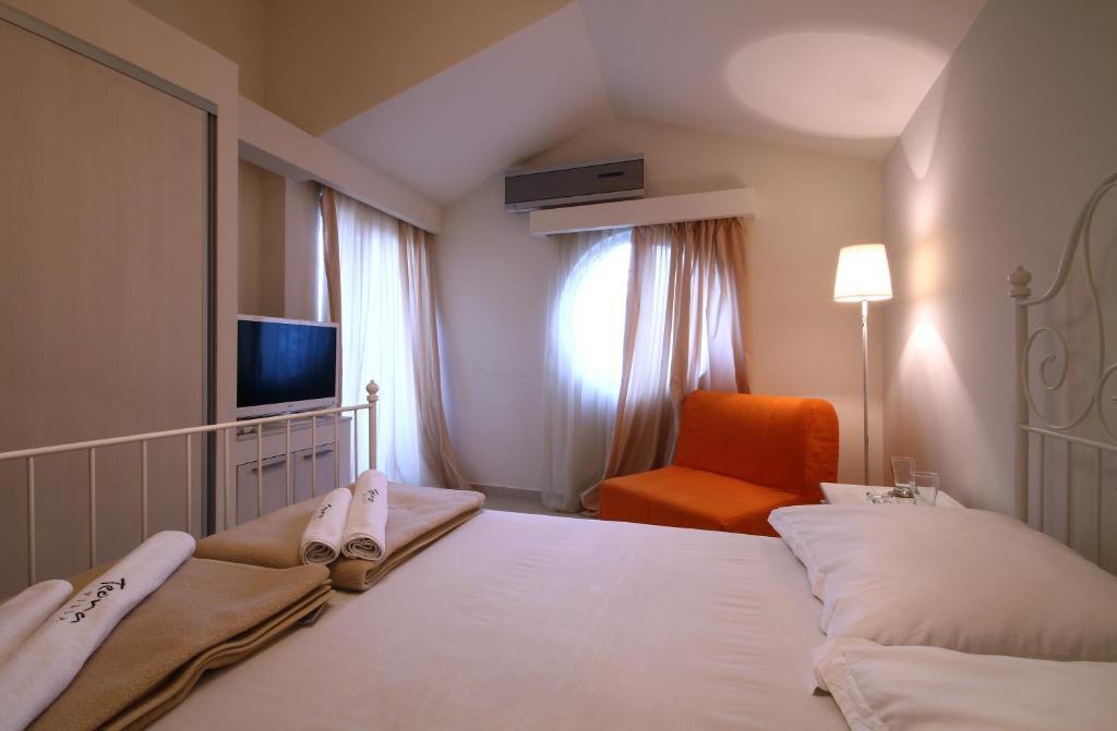 And Teona 3* Budva