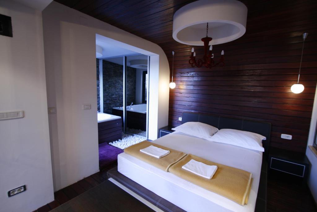 Guest house And Teona