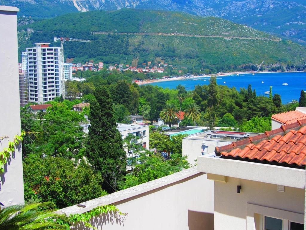 And Teona 3* Budva